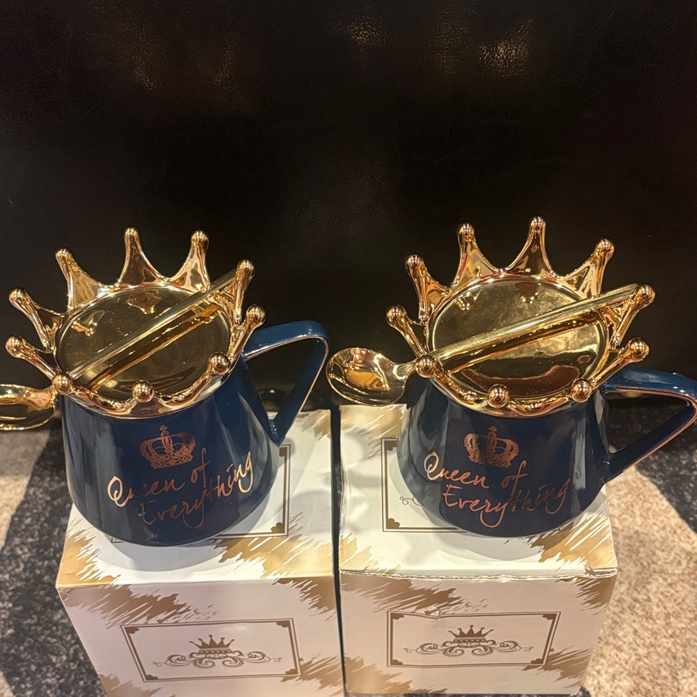 Queen of Everything Blue and Gold Mug Set - Picture 4 of 4